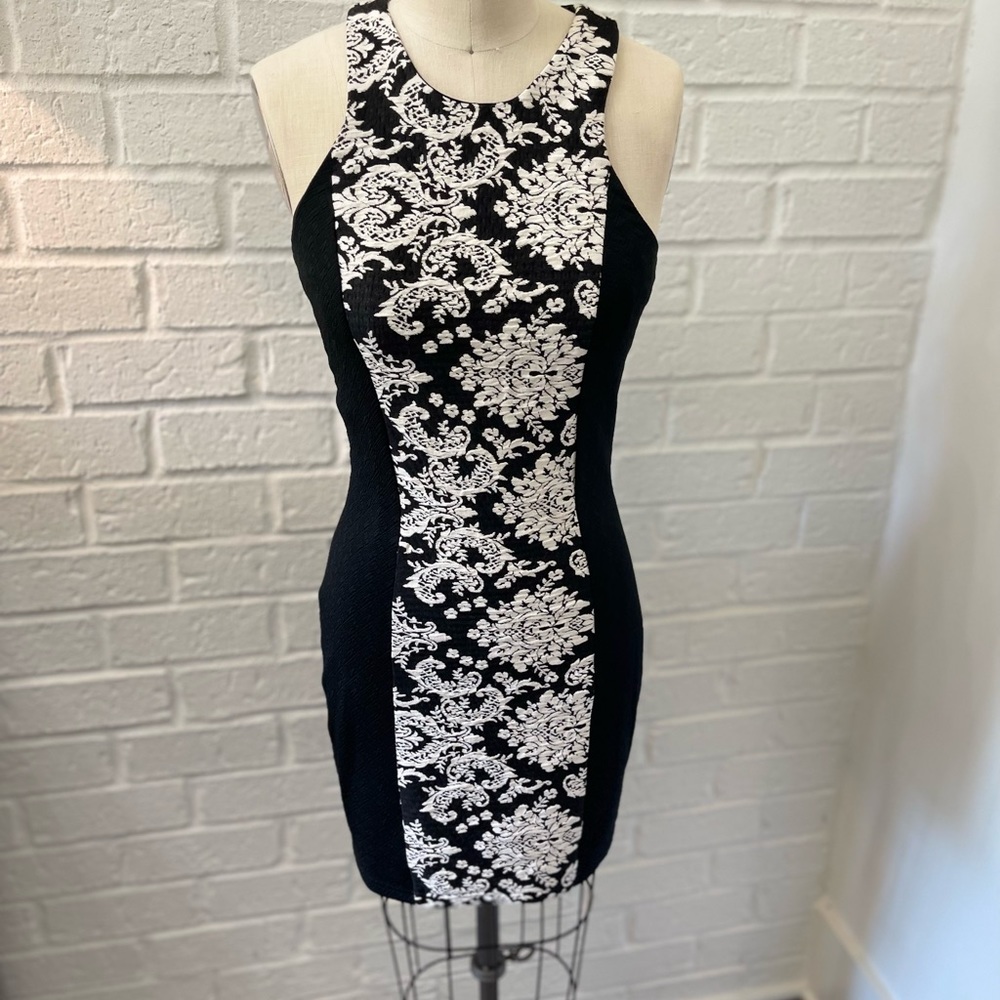 Show stopper dress! Back cut outs + bodycon
